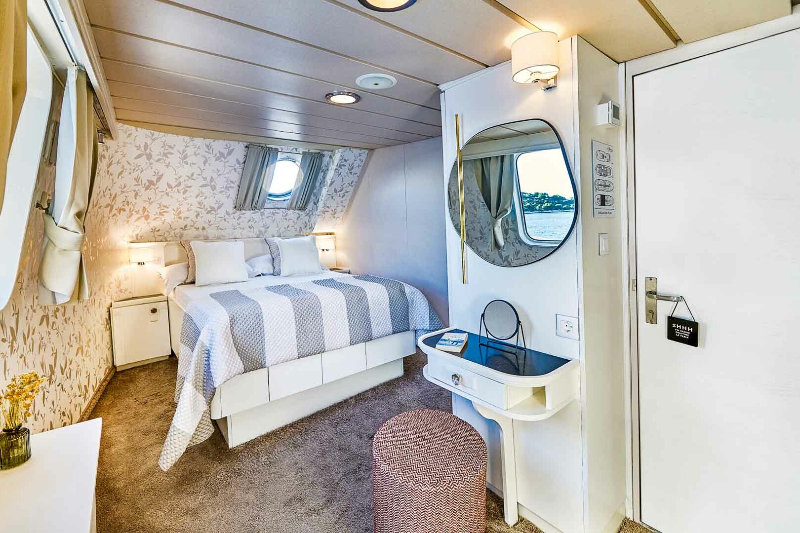Luxury boutique yacht La Perla fourth cabin