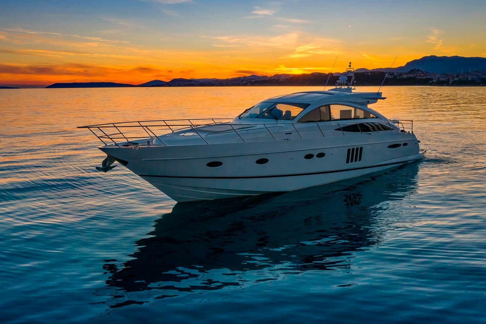 Luxury yacht Princess V65 Spice of Life II sunset