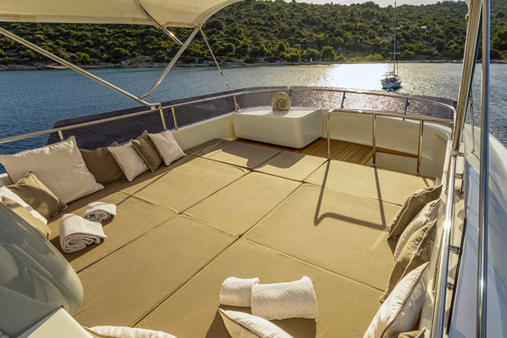 Luxury yacht Ferretti Navetta 33 Seventh Sense flybridge sundeck