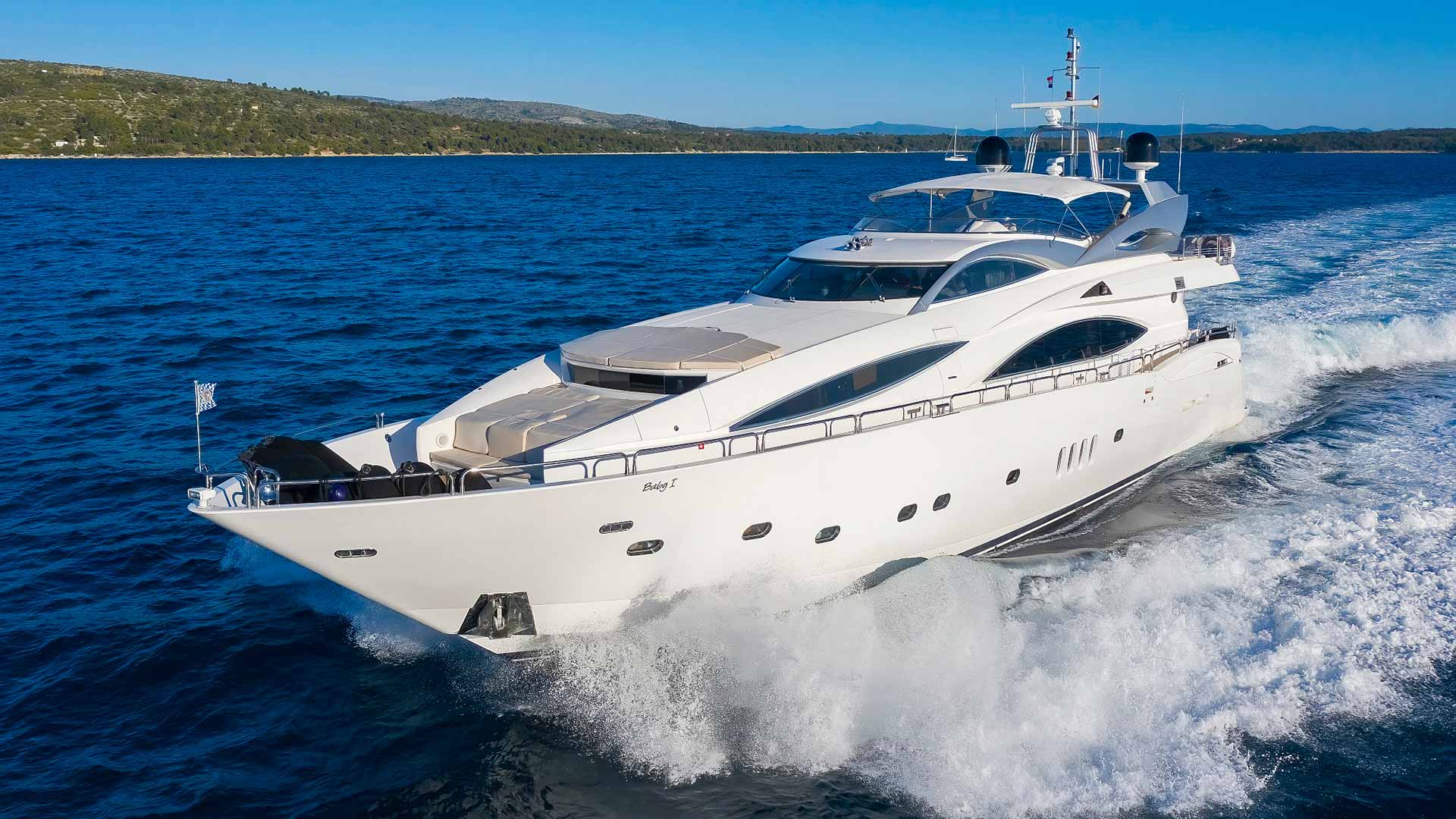 Luxury yacht Benetti Happy Me sunset port side