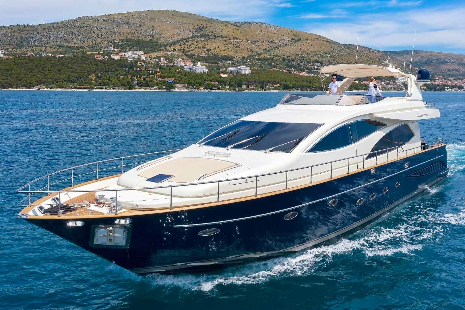 Luxury yacht Riva 85 ‘888’ cruising