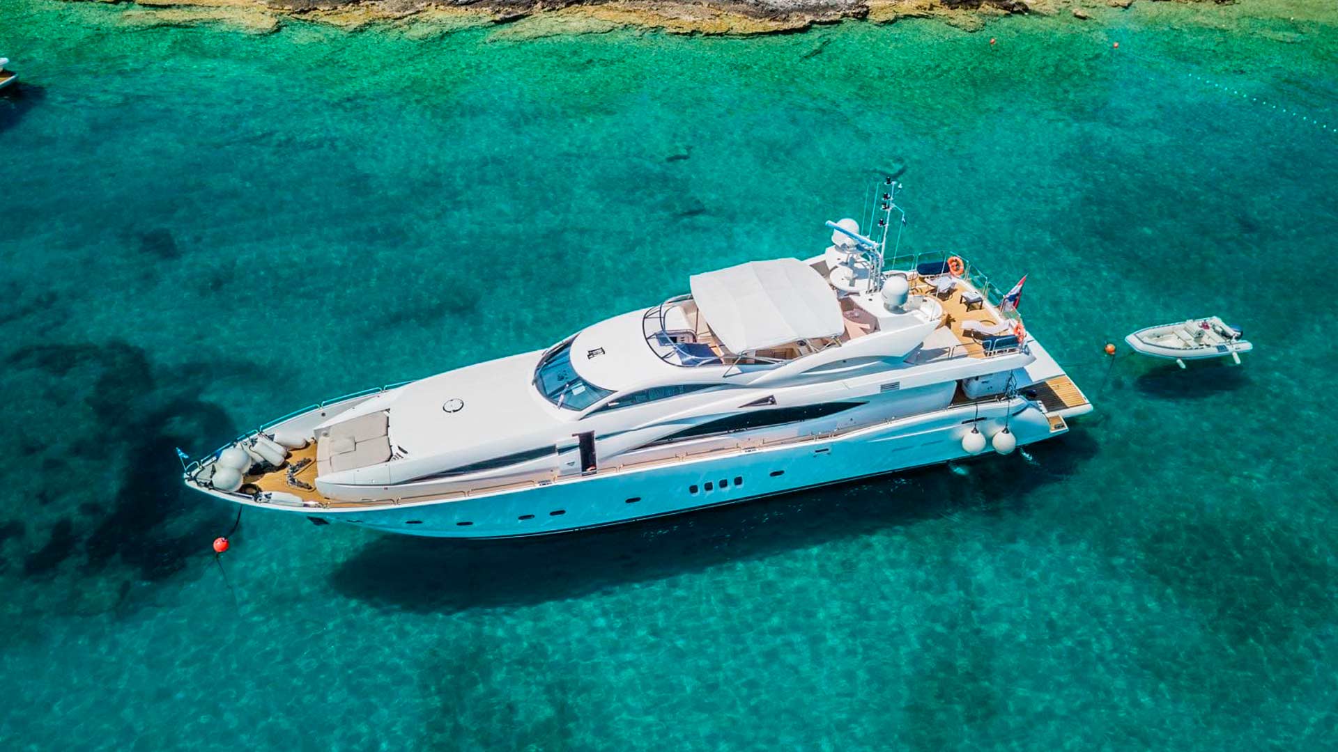 Luxury yacht Benetti Happy Me sunset port side