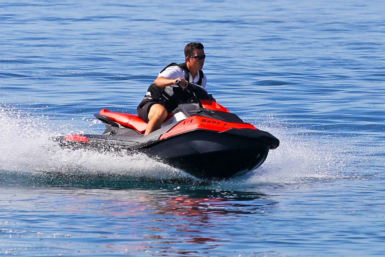 Luxury yacht Sunseeker Yacht 105 Baby I jetski
