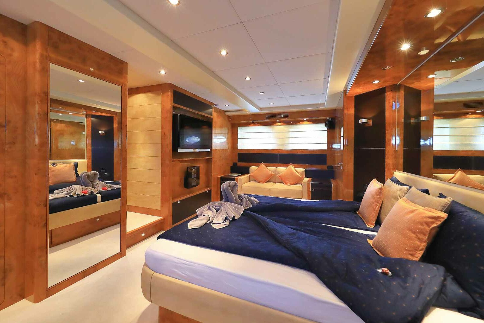 Luxury yacht Riva 85 ‘888’ Master cabin