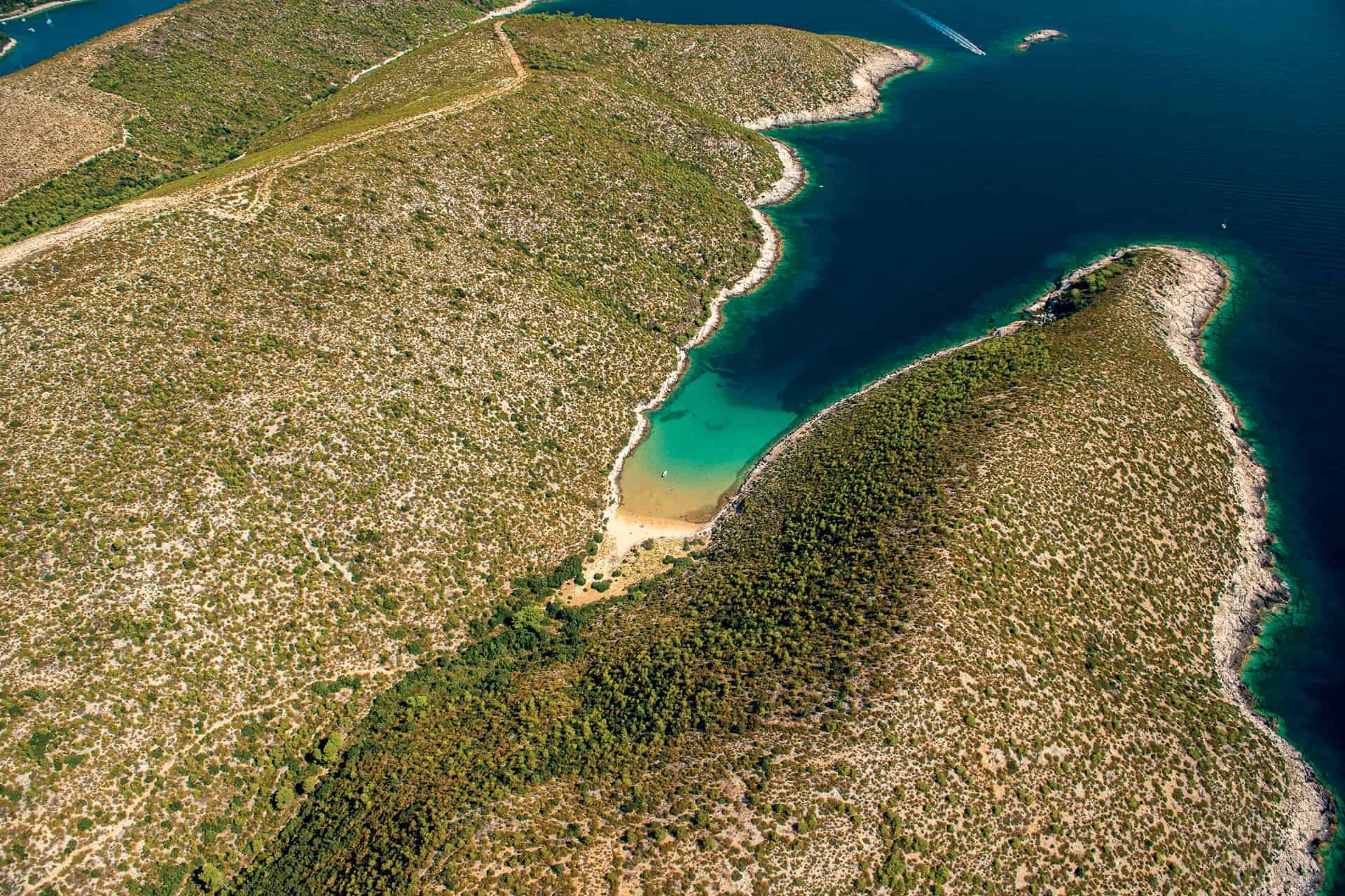 Smokova beach Vis island