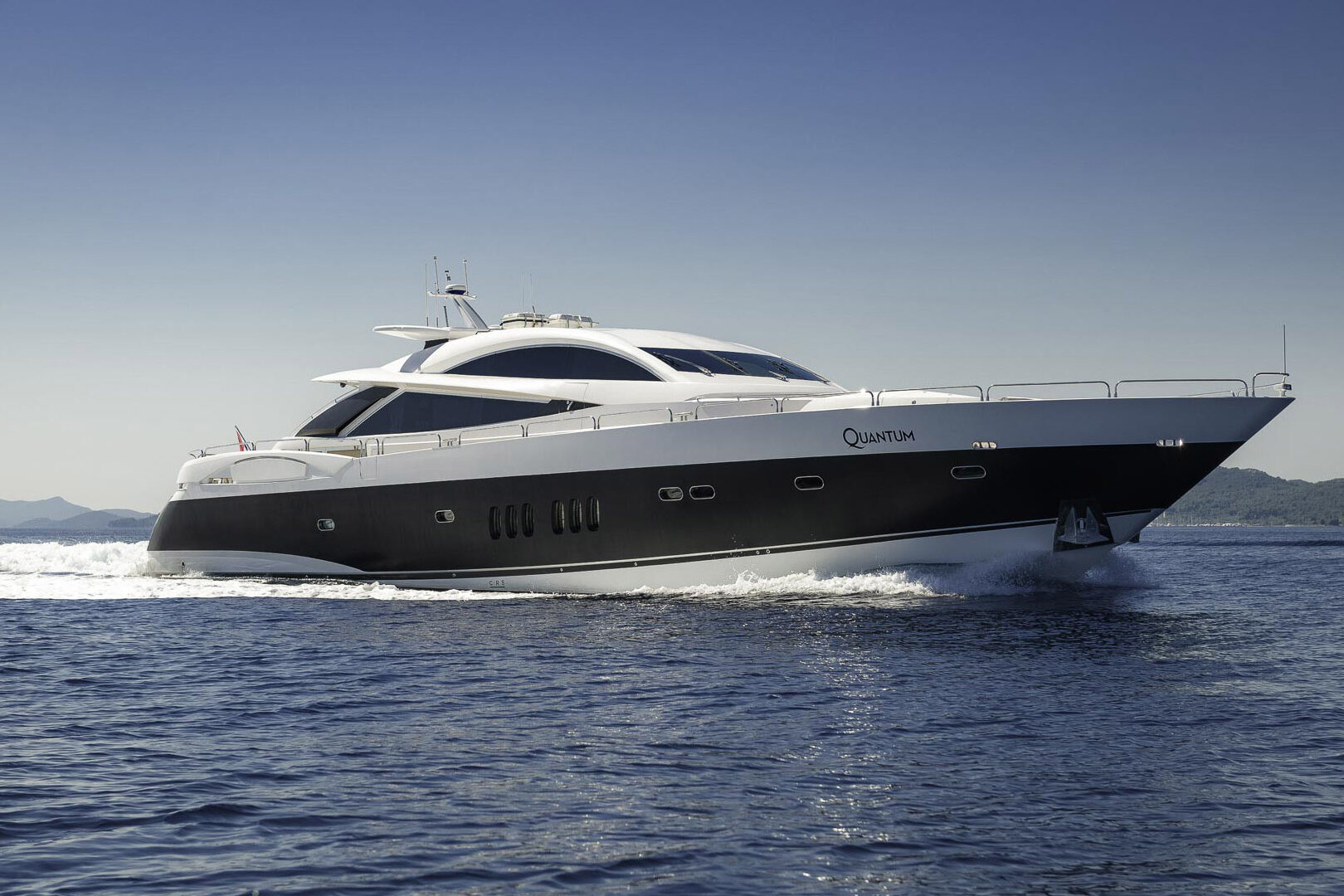 Luxury yacht Quantum running