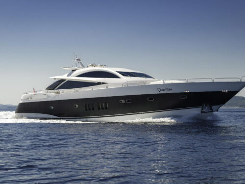 Luxury yacht Quantum running