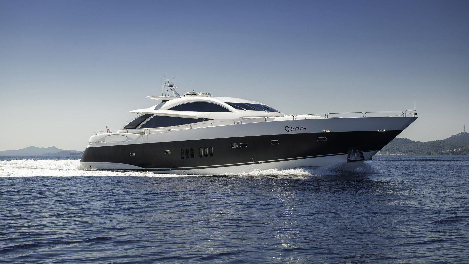 Luxury yacht Quantum running