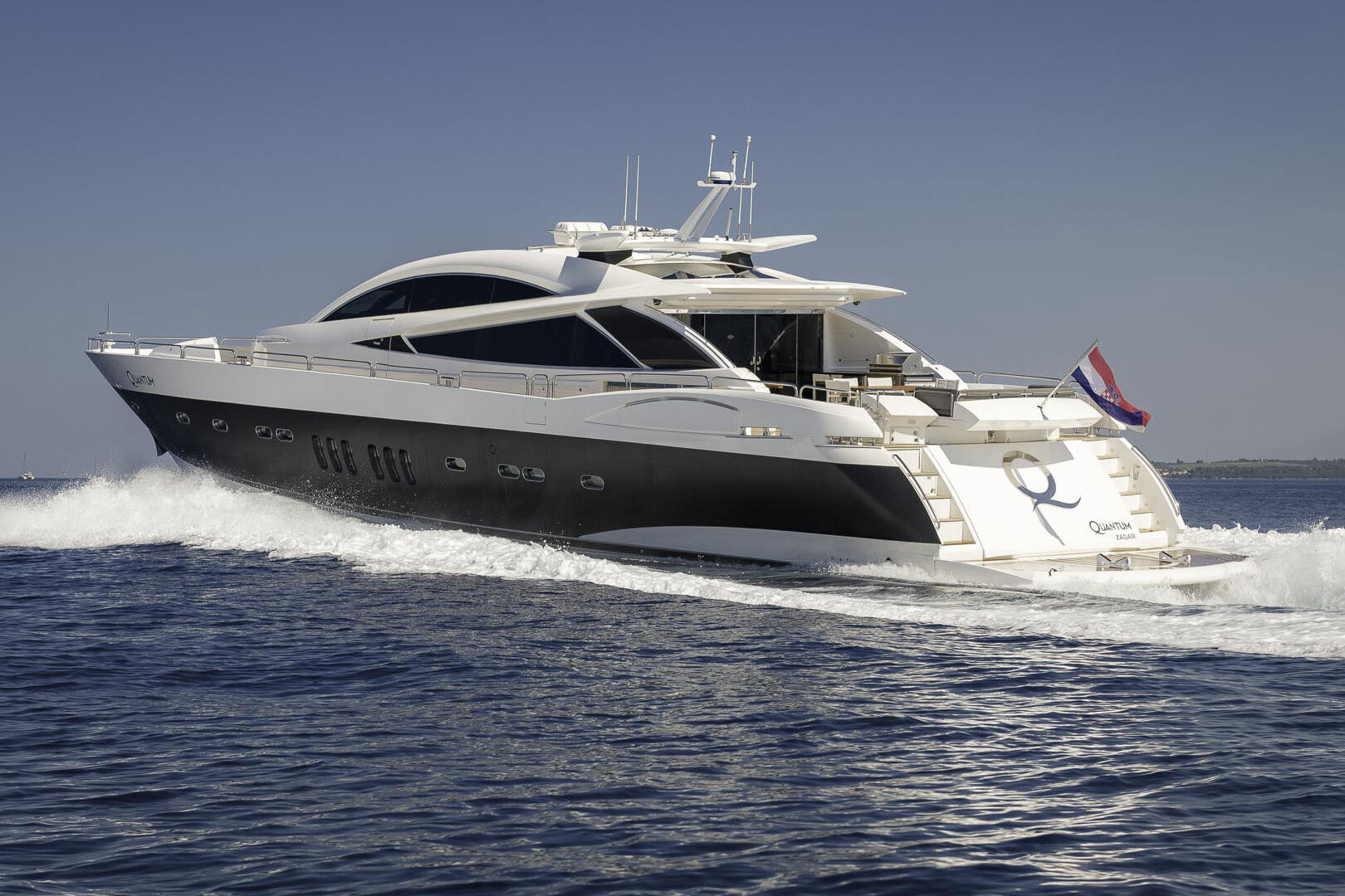 Luxury yacht Quantum fast running