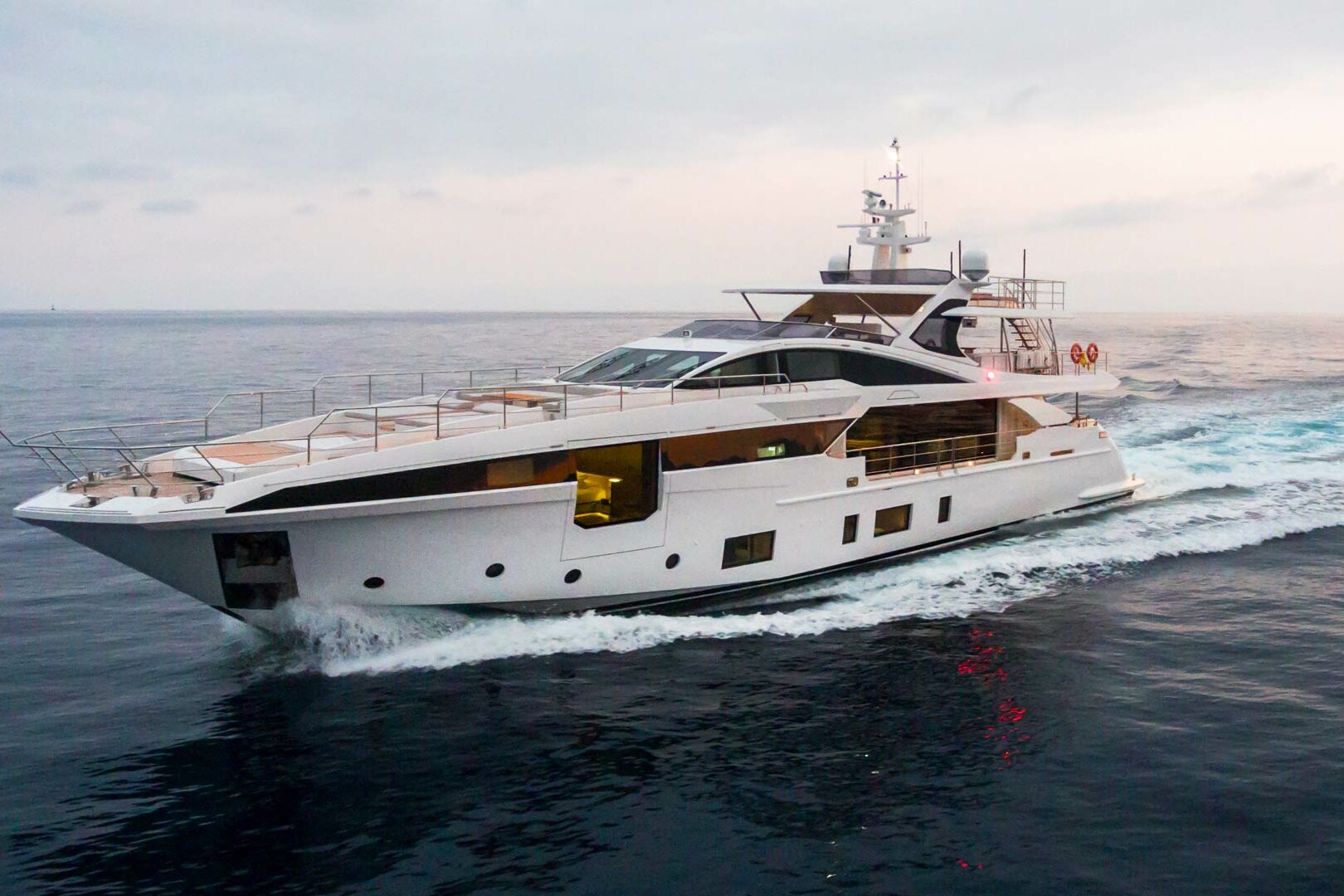 Luxury yacht Azimut Grande 35 M Heed running port side