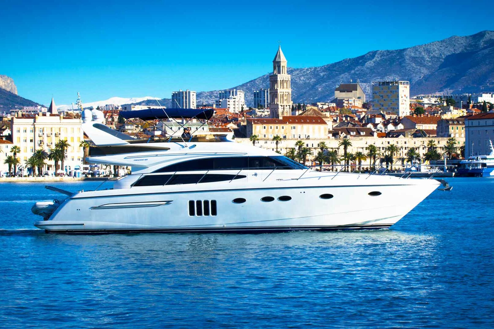 Luxury yacht Princess 62 Pamango split view