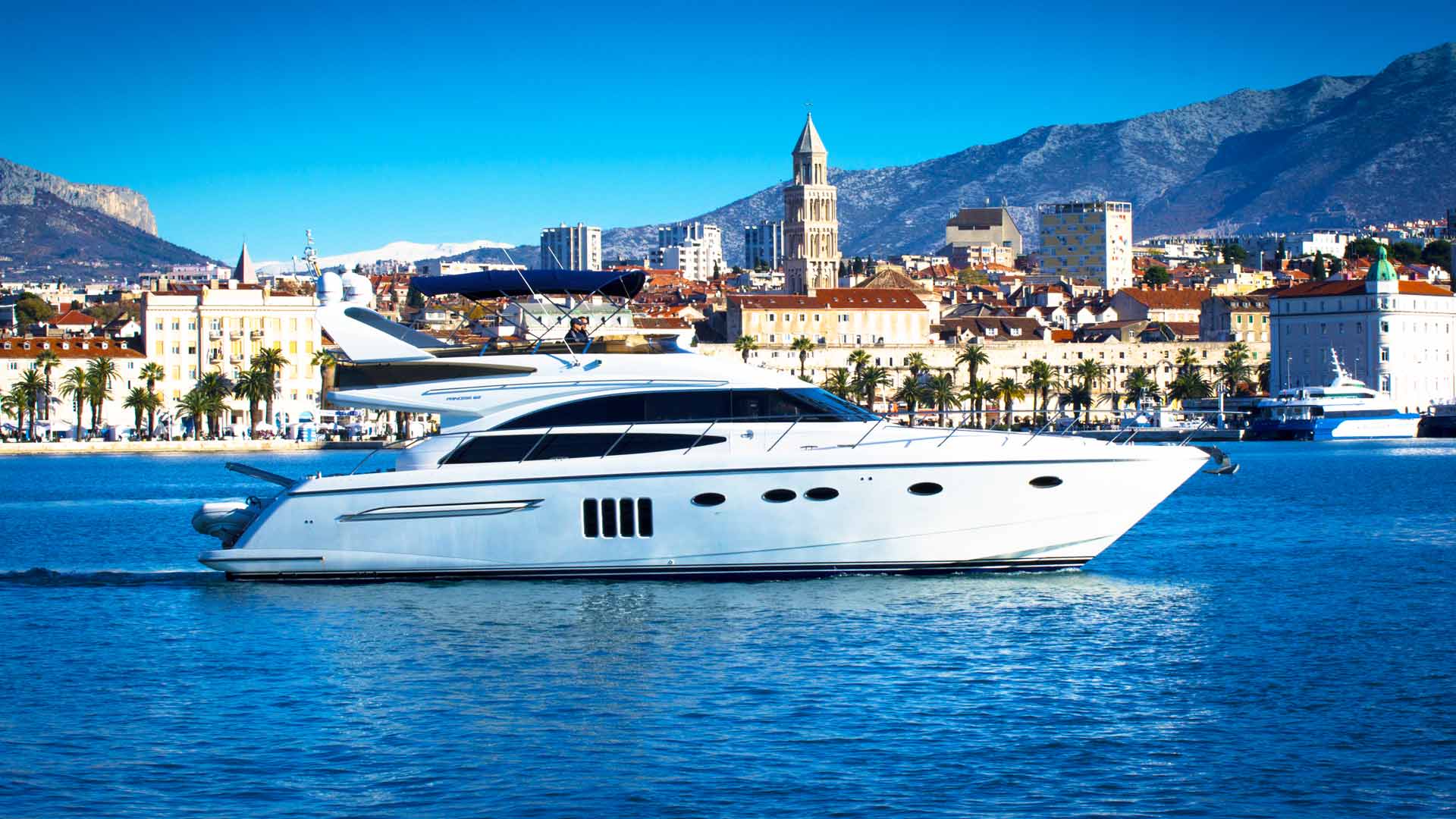 Luxury yacht Princess 62 Pamango split view