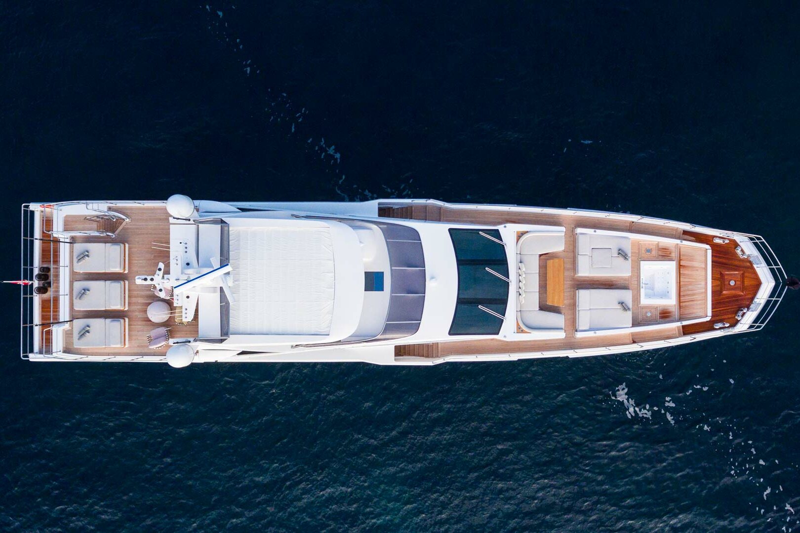 Luxury yacht Azimut Grande 35 M Heed from above