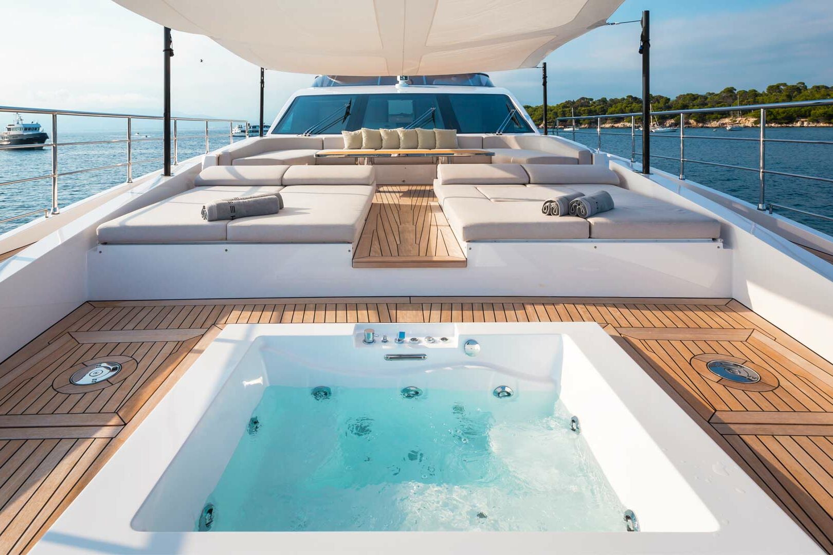 Luxury yacht Azimut Grande 35 M Heed aft sundeck and jacuzzi