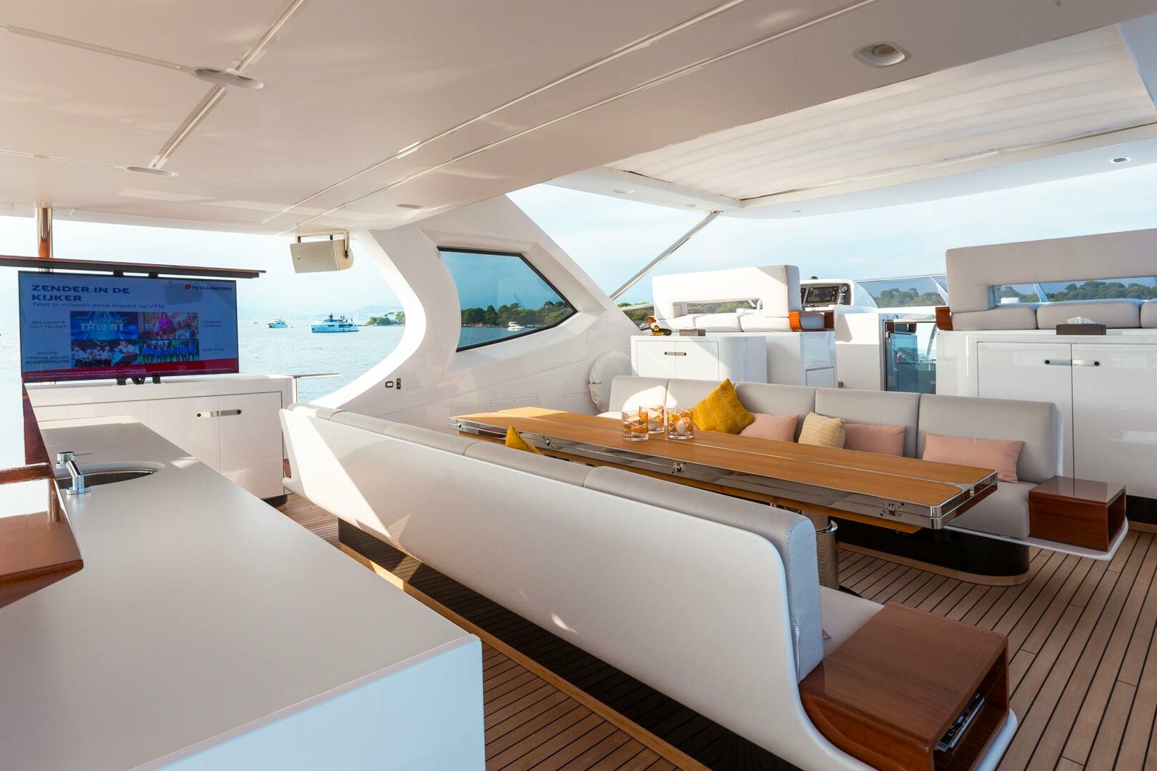 Luxury yacht Azimut Grande 35 M Heed flybridge