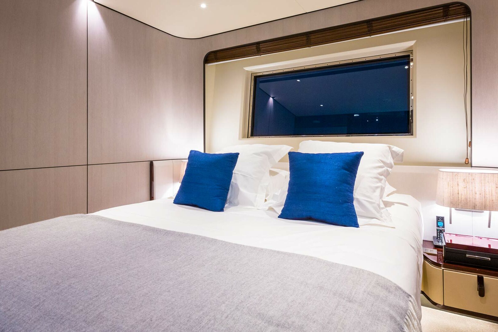 Luxury yacht Azimut Grande 35 M Heed vip cabin 2