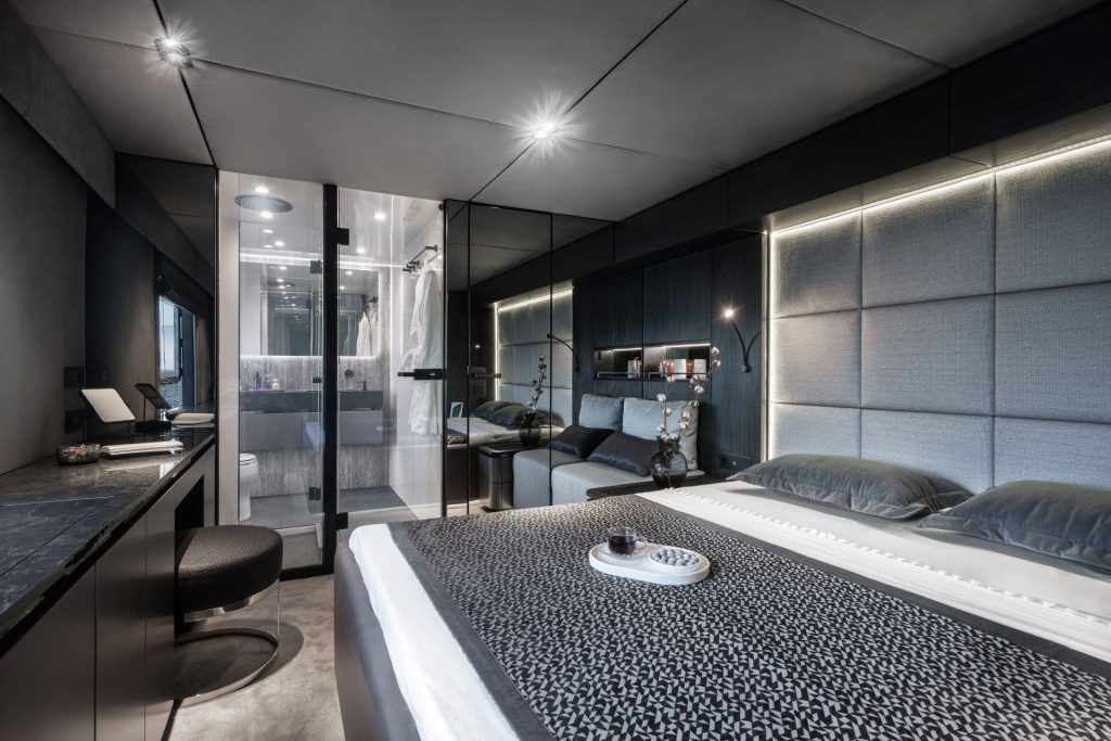This is a photography of 70 Sunreef Power master bedroom