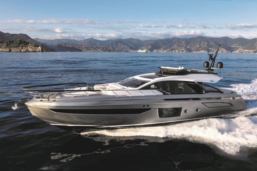 Azimut S8 yacht cruising
