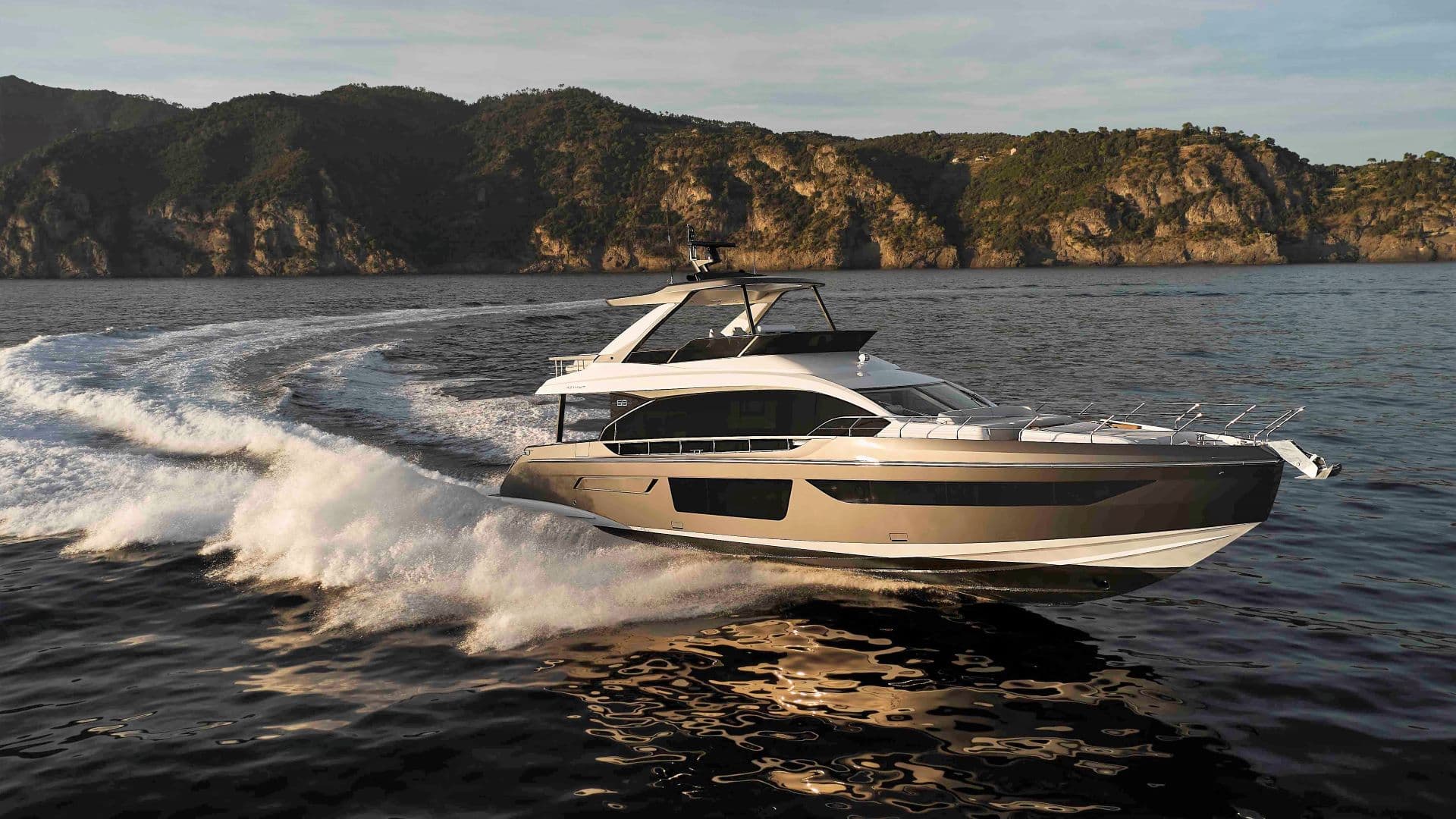 This is a photography of Azimut Yachts Azimut 68