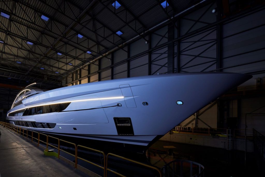 This is a photography of Heesen Cosmos launching