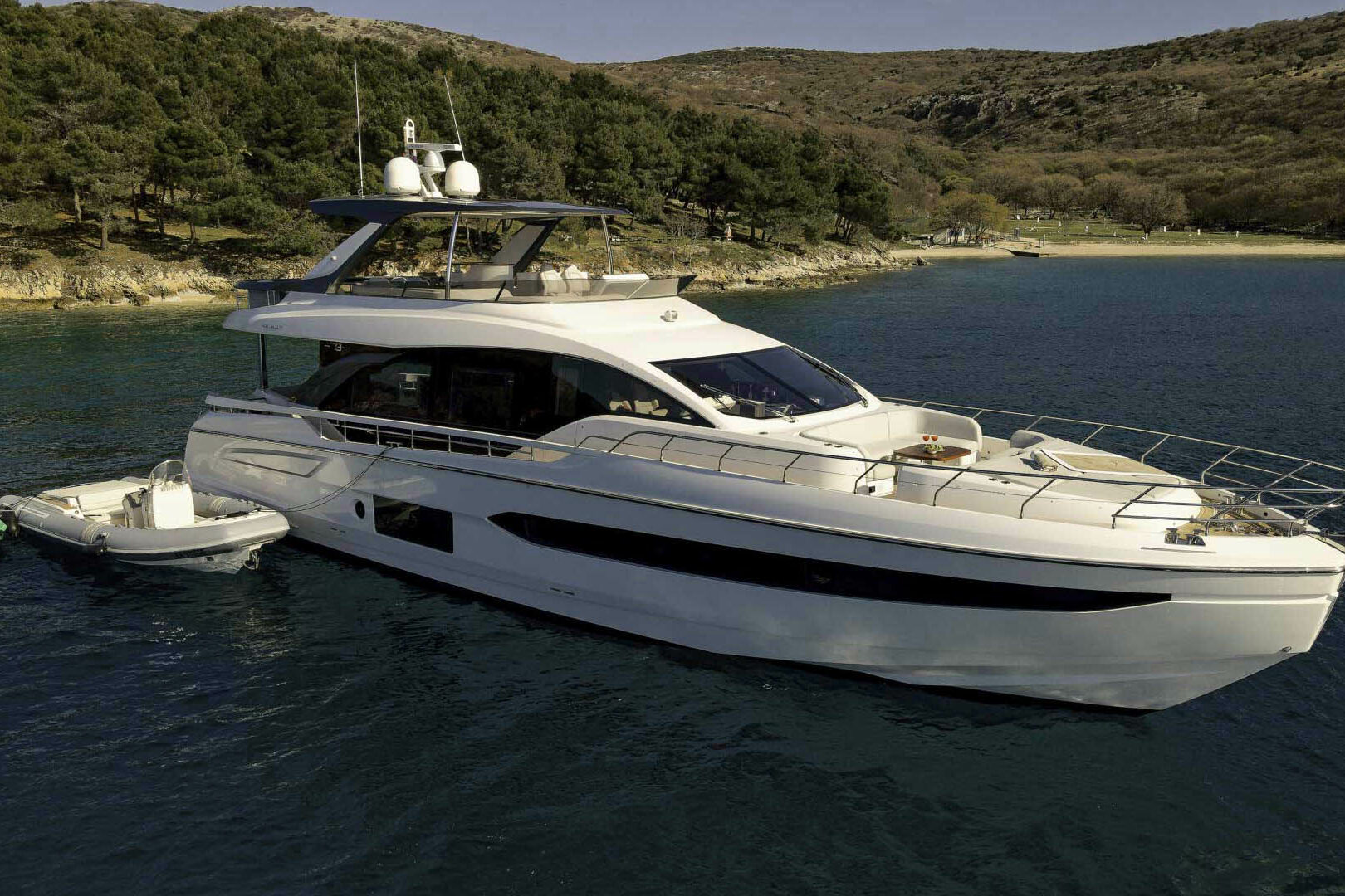 Luxury yacht Azimut 78 Fly side view