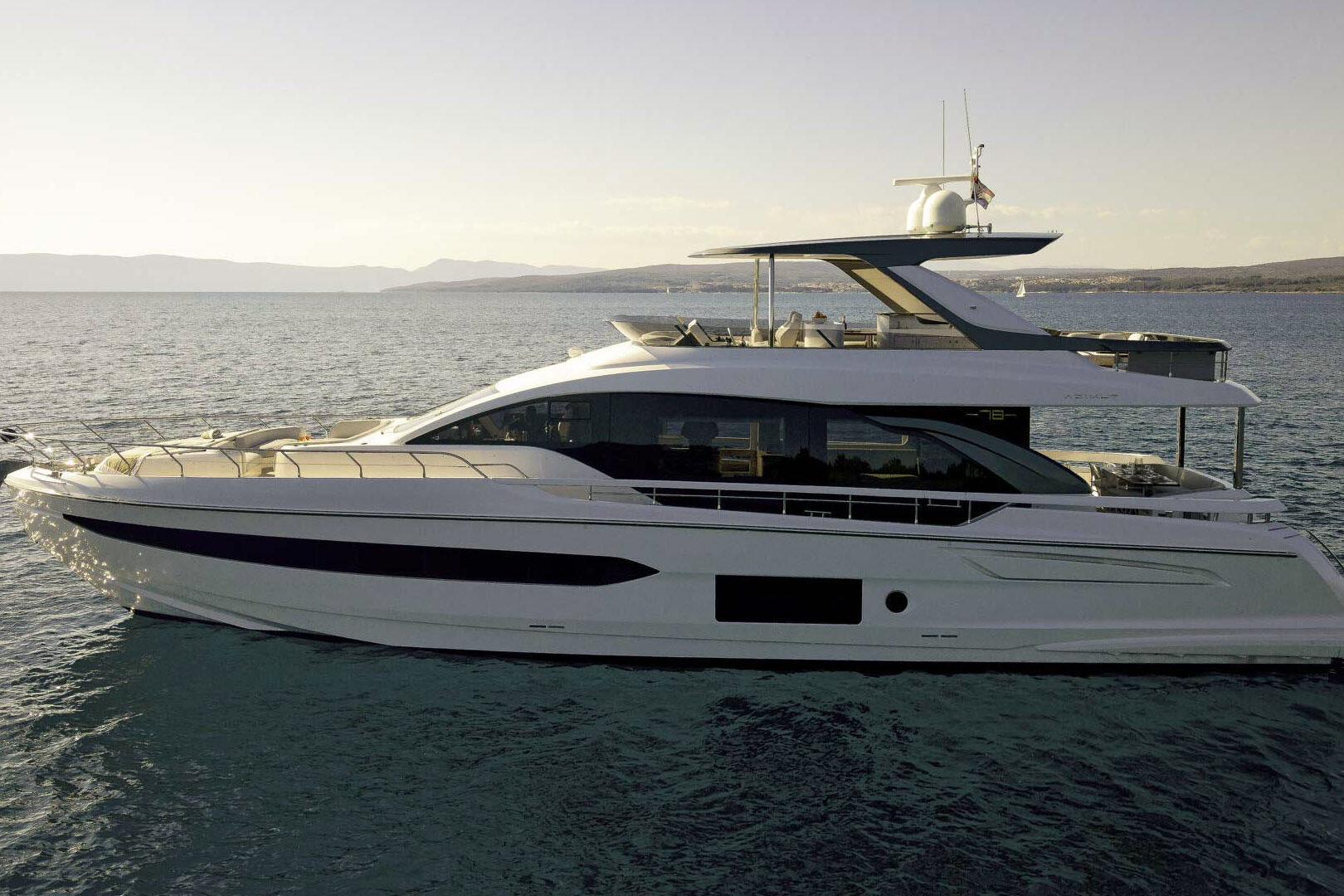 Luxury yacht Azimut 78 Fly port side view