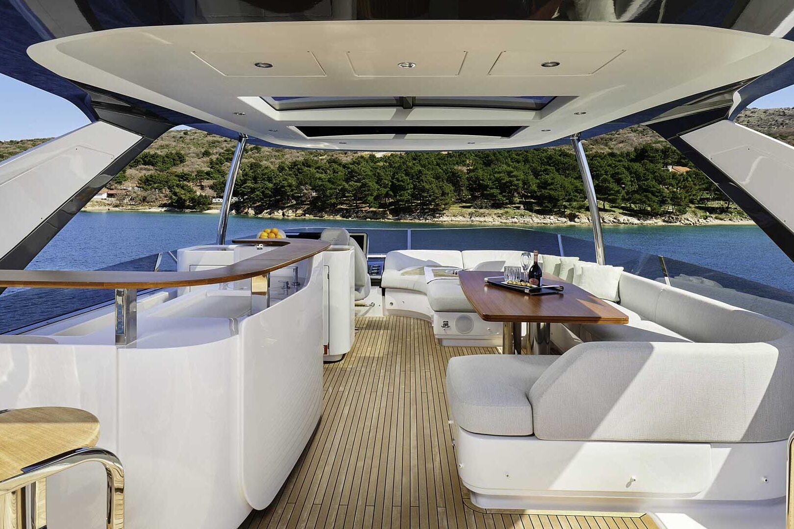 Azimut 78 Fly flybridge view