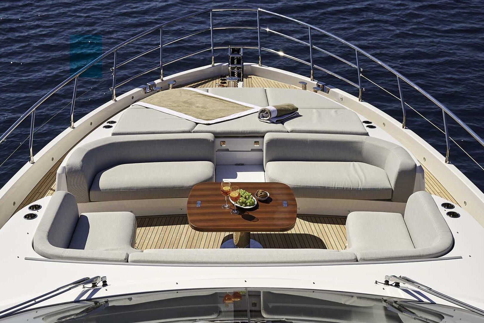 Azimut 78 Fly front sundeck