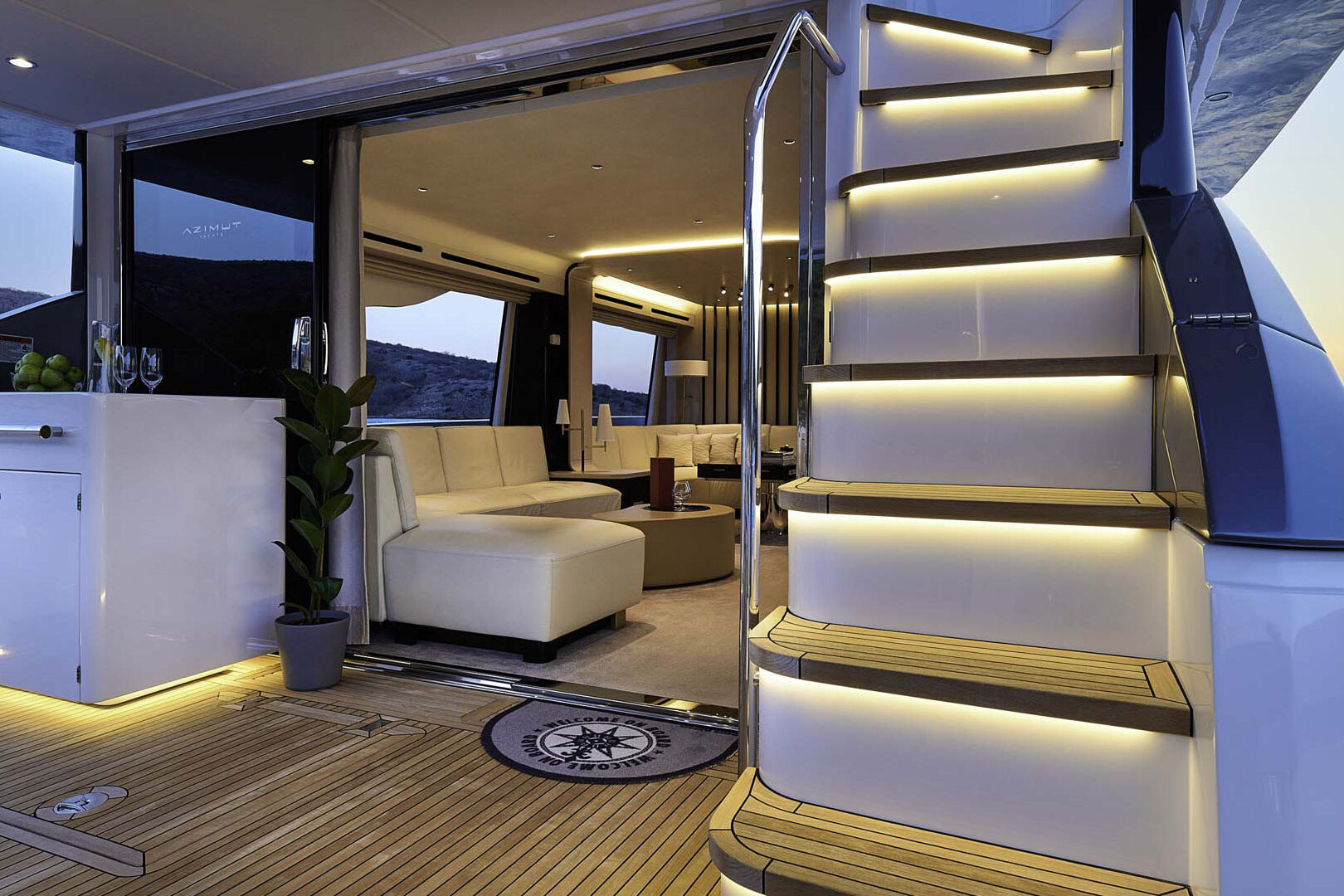 Azimut 78 Fly salon entrance