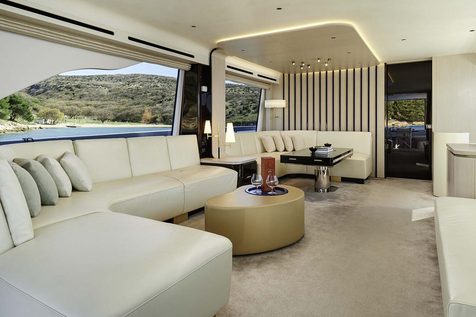 Azimut 78 Fly salon view