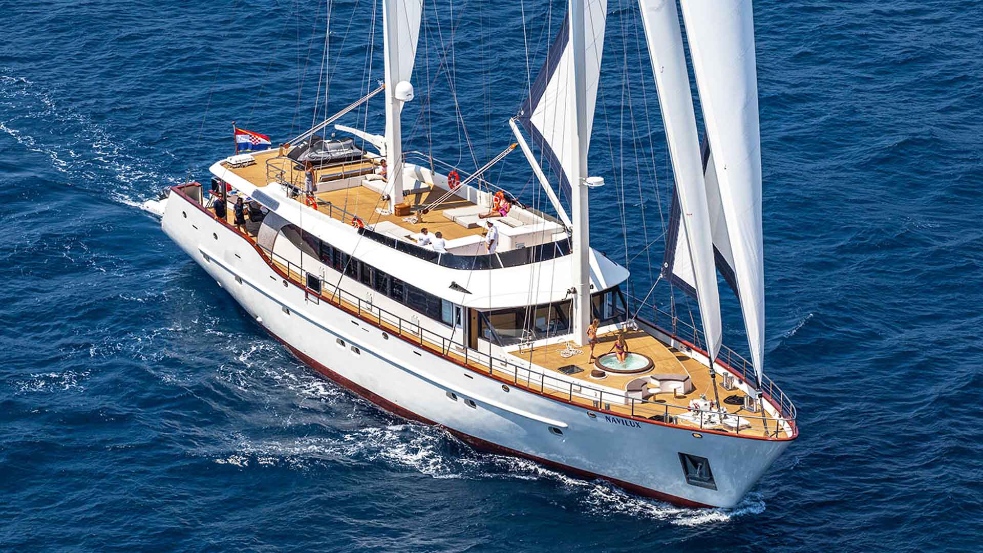 The luxury sailing yacht Navilux sailing