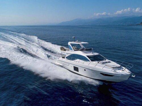 Motor boat Azimut 55 Flybridge running