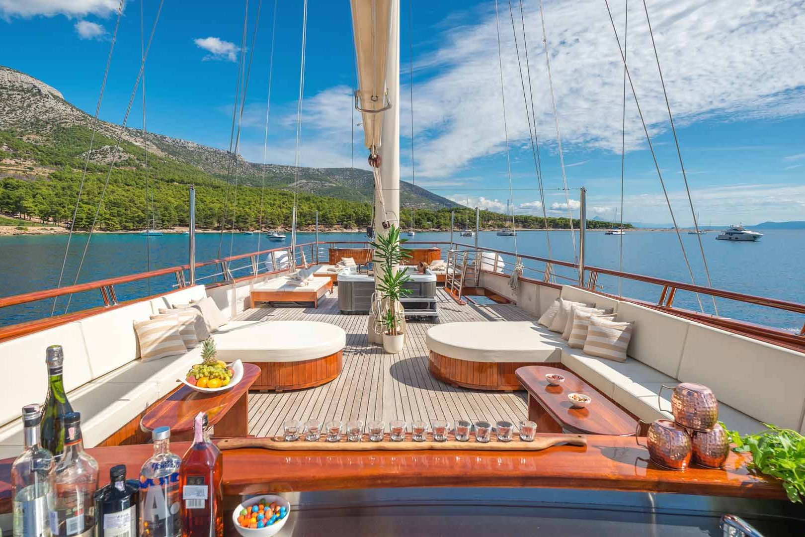 The luxury sailing yacht Son de Mar sun deck