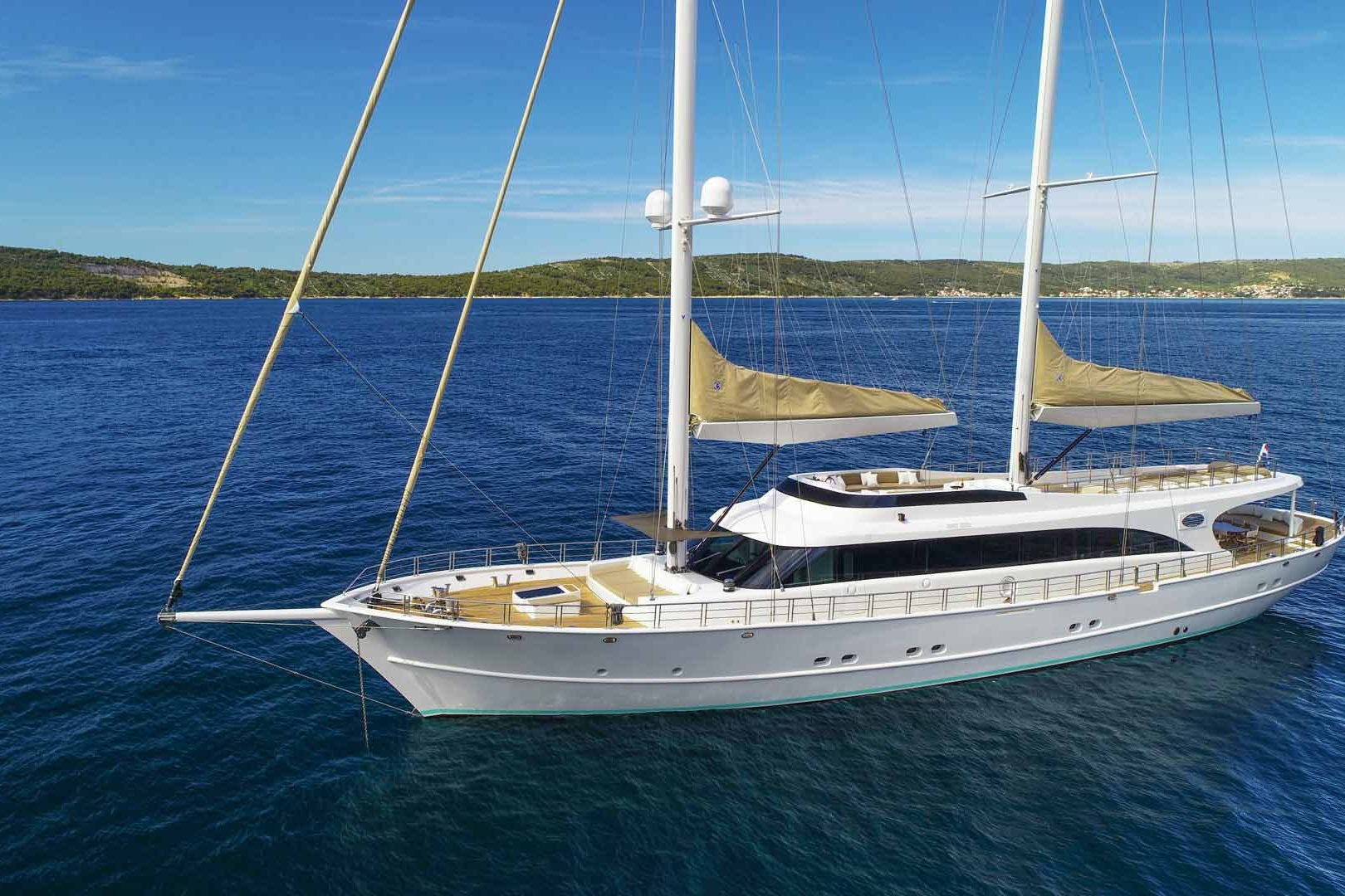 The luxury sailing yacht Acapella cruising