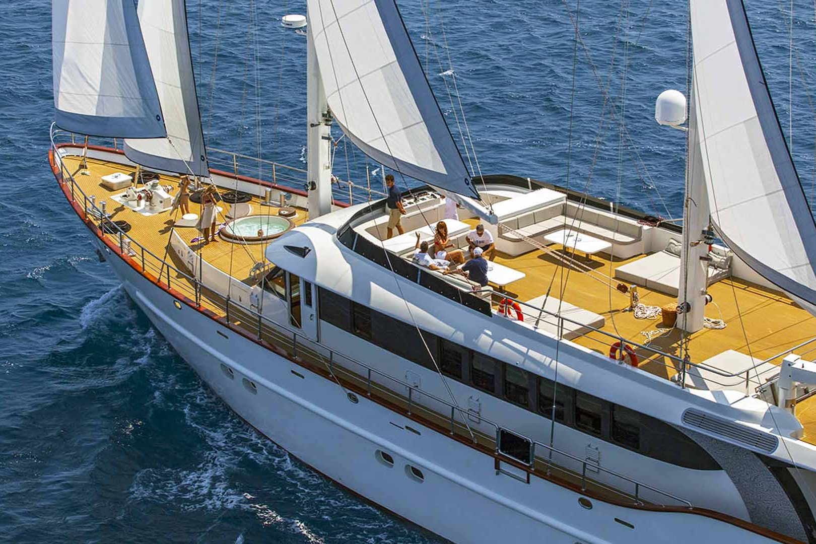 The luxury sailing yacht Navilux sailing bow