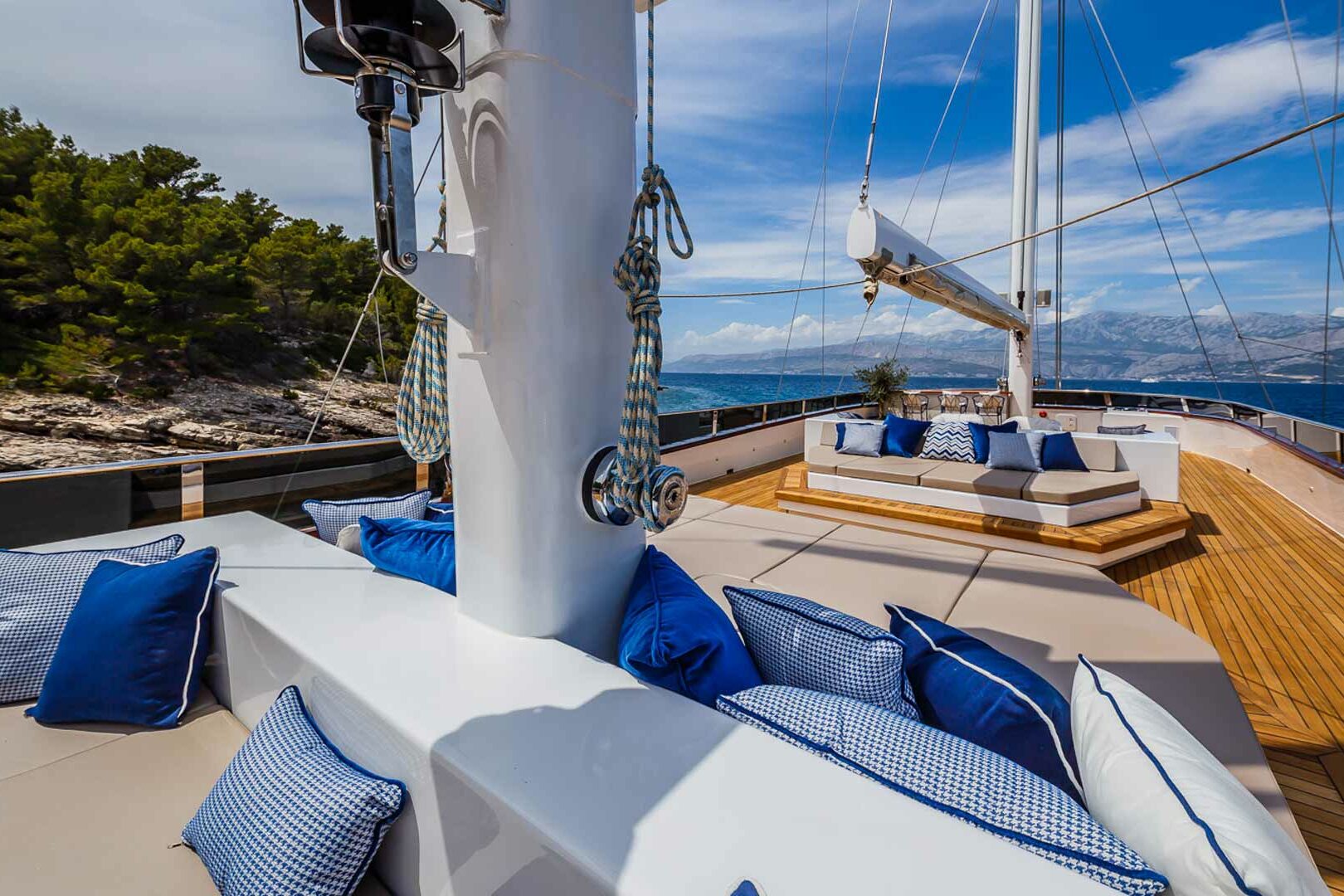 Luxury yacht Clase Azul sun deck