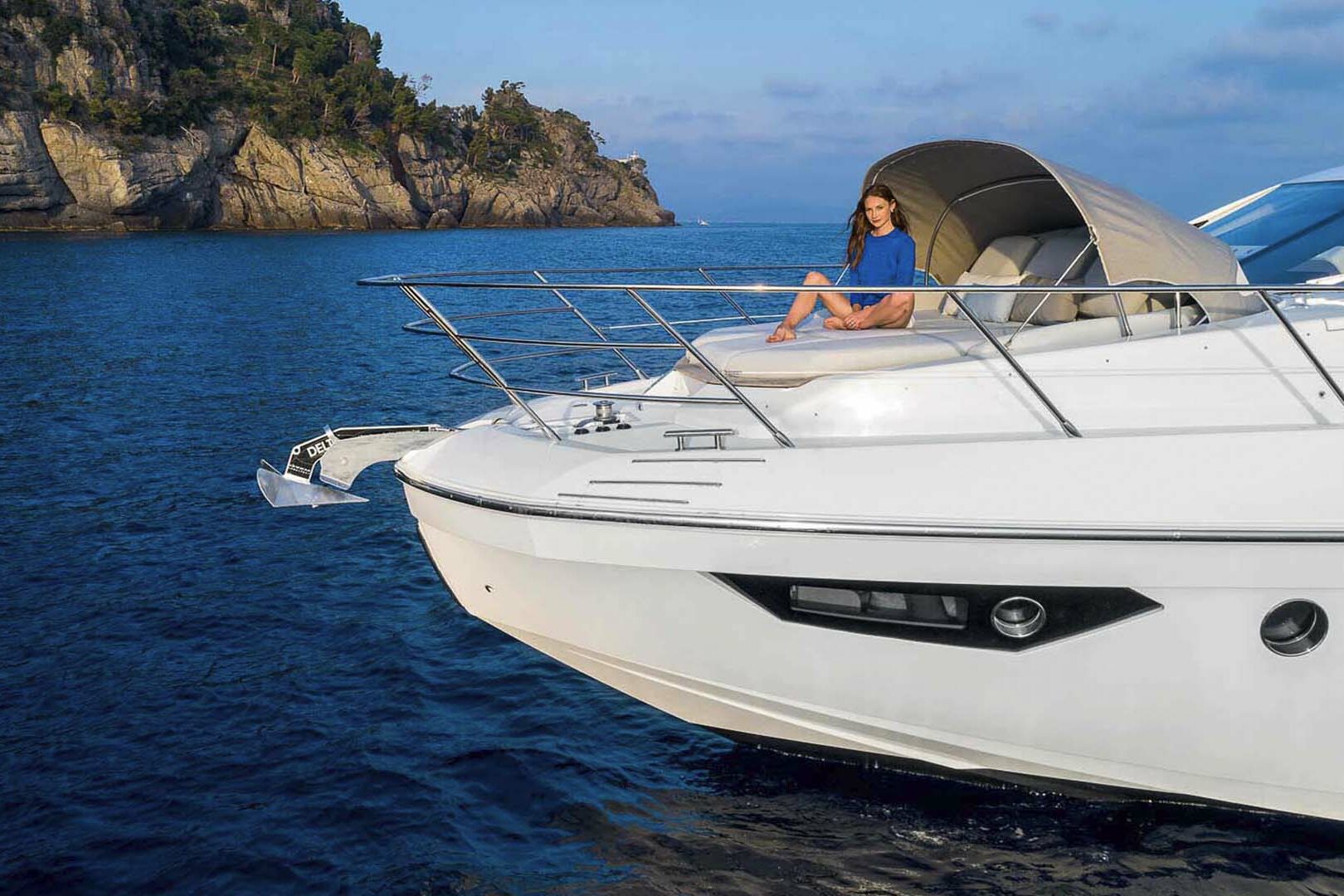 Motor boat Azimut 55 Flybridge cruising bow view