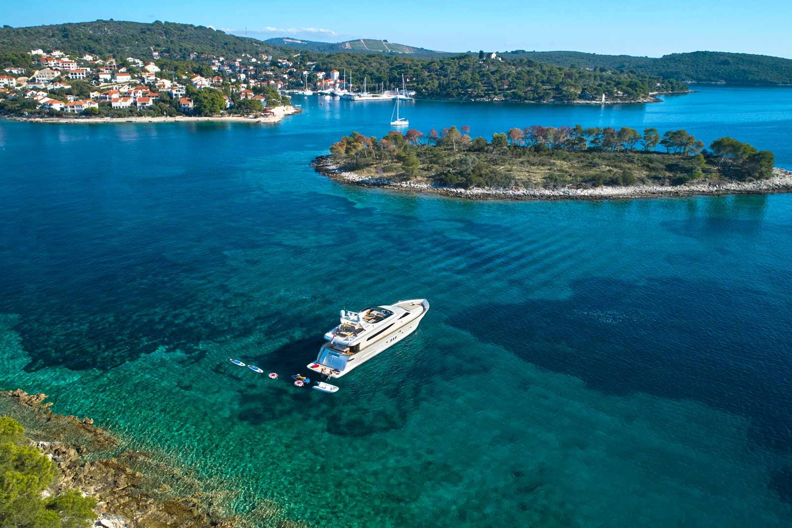 The luxury yacht Karisma island surrounding