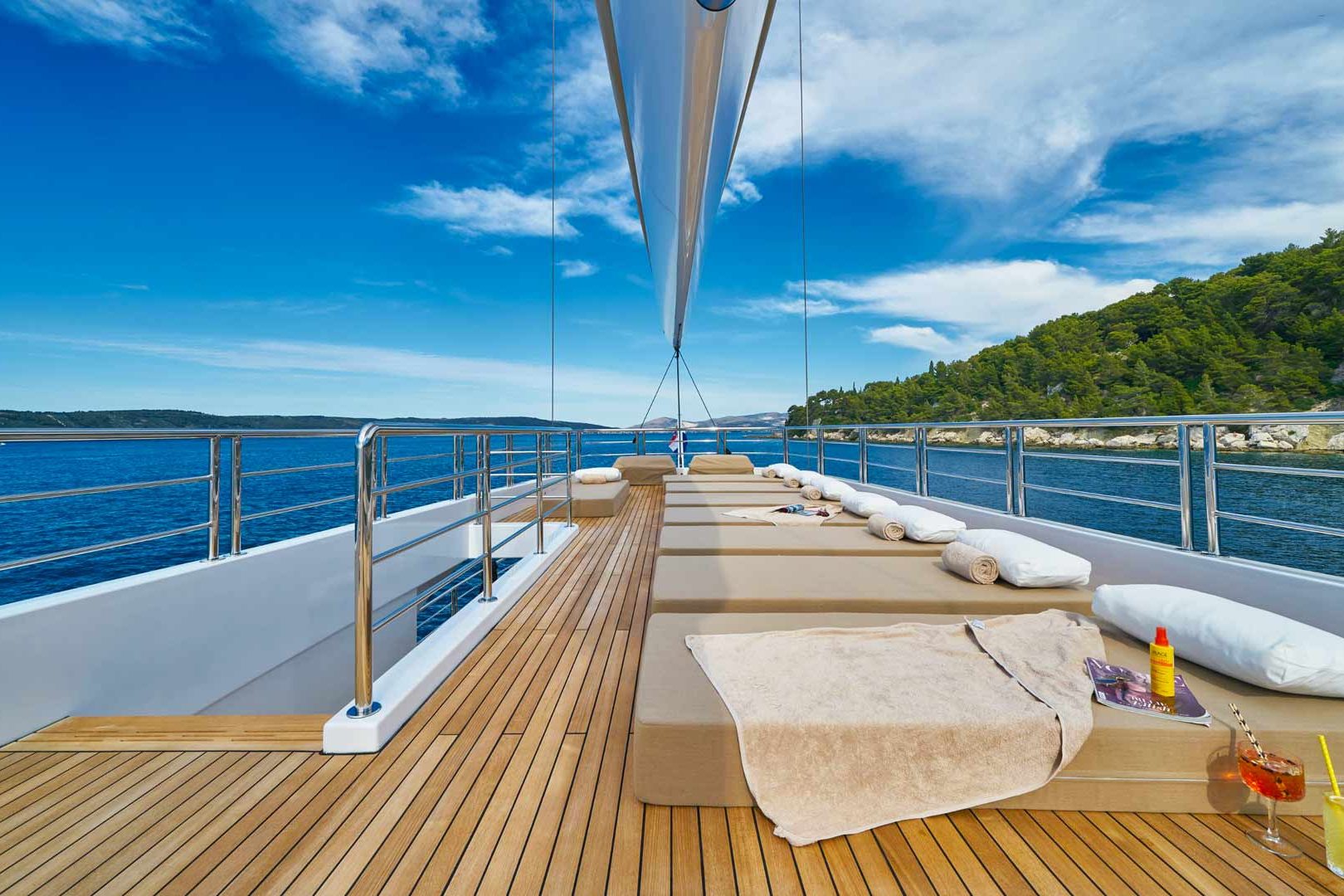 The luxury sailing yacht Acapella fly sunbeds