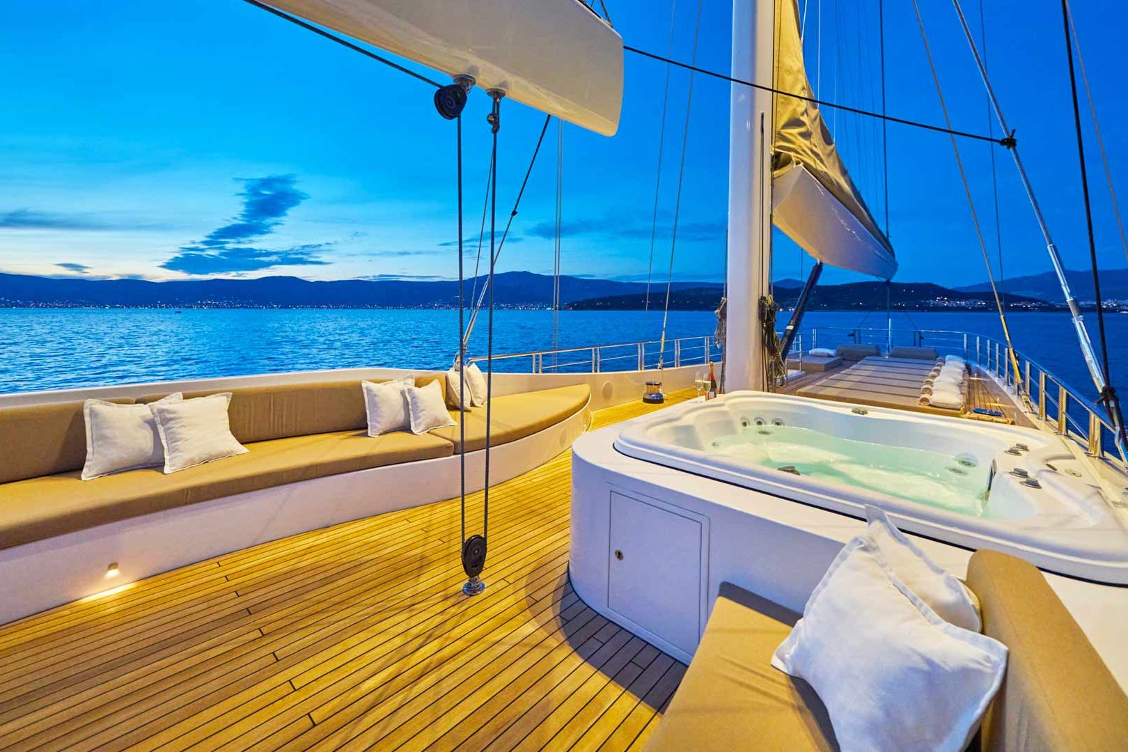 The luxury sailing yacht Acapella fly jacuzzi