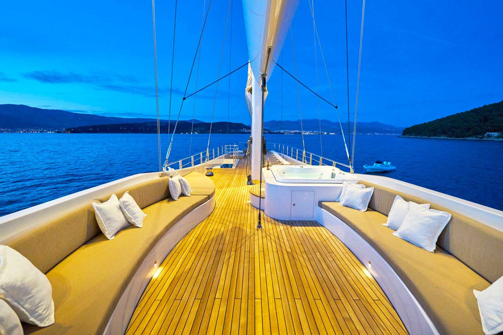 The luxury sailing yacht Acapella fly teak