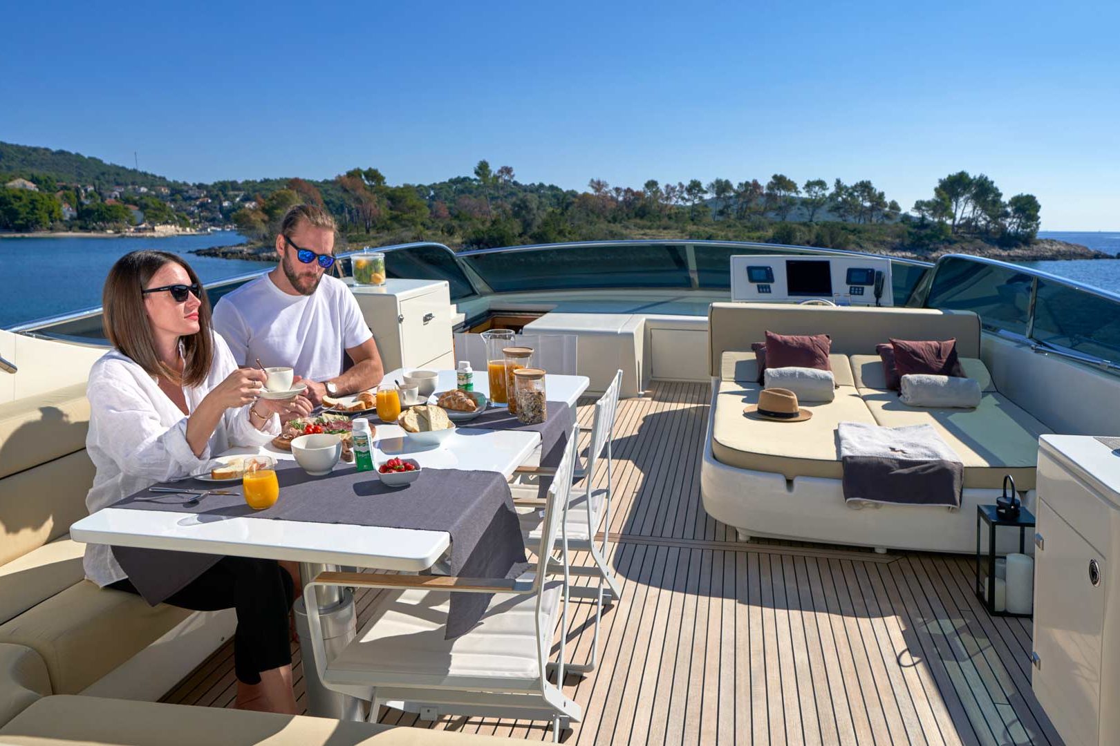 The luxury yacht Karisma fly table