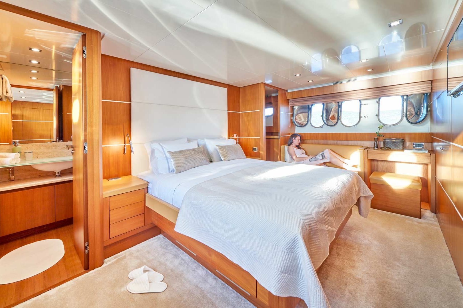 The luxury yacht Karisma Master cabin