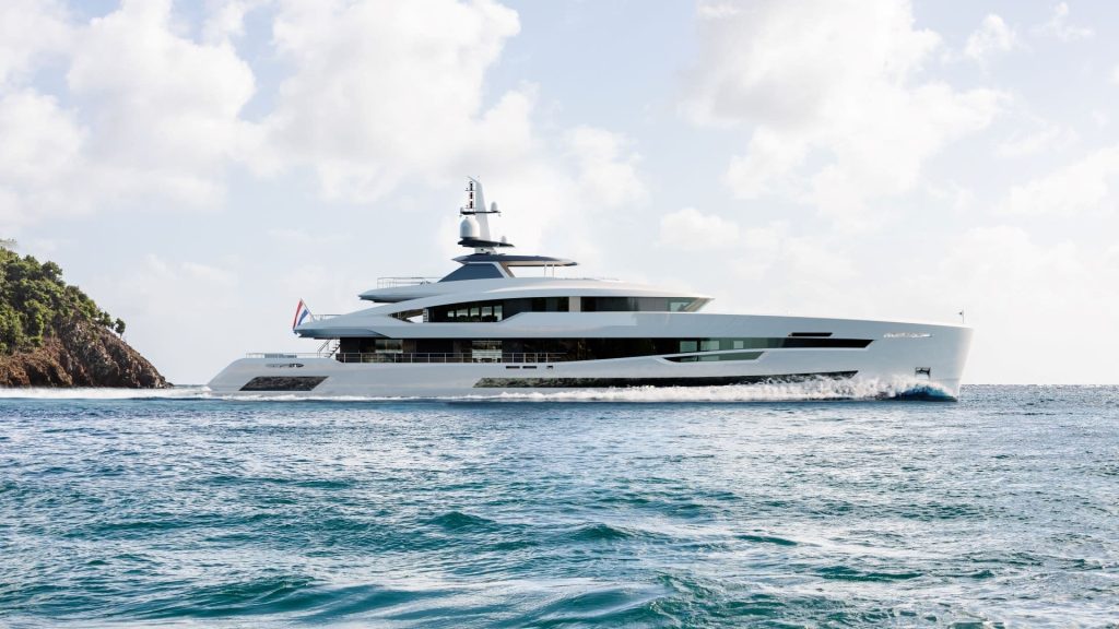 superyacht Heesen Akira