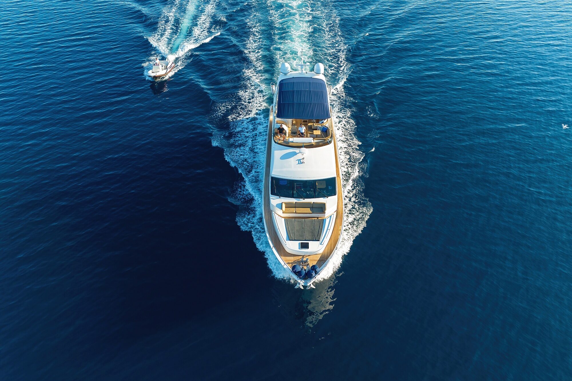 Luxury yacht Insieme cruising