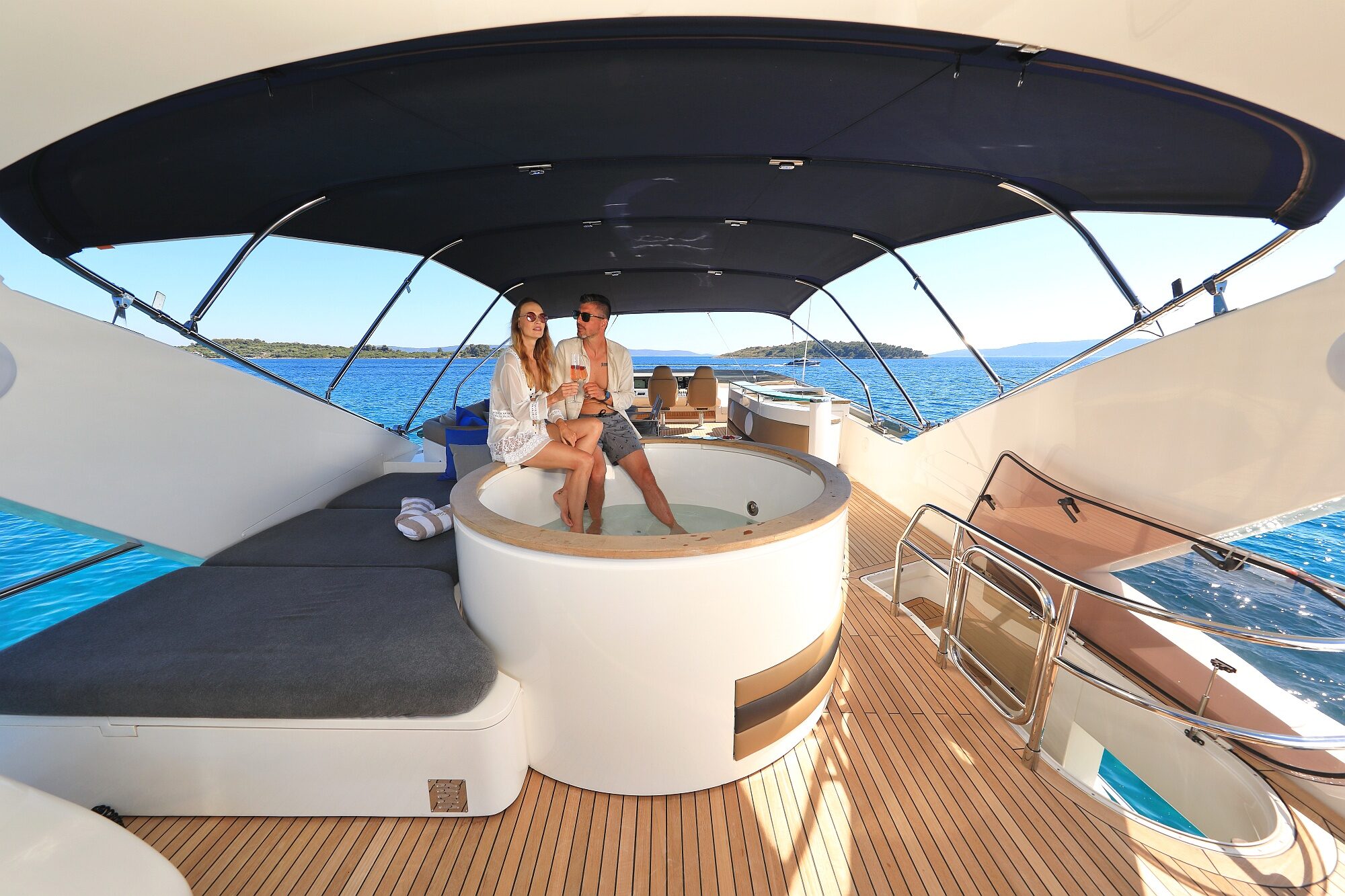 Luxury yacht Insieme Jacuzzi