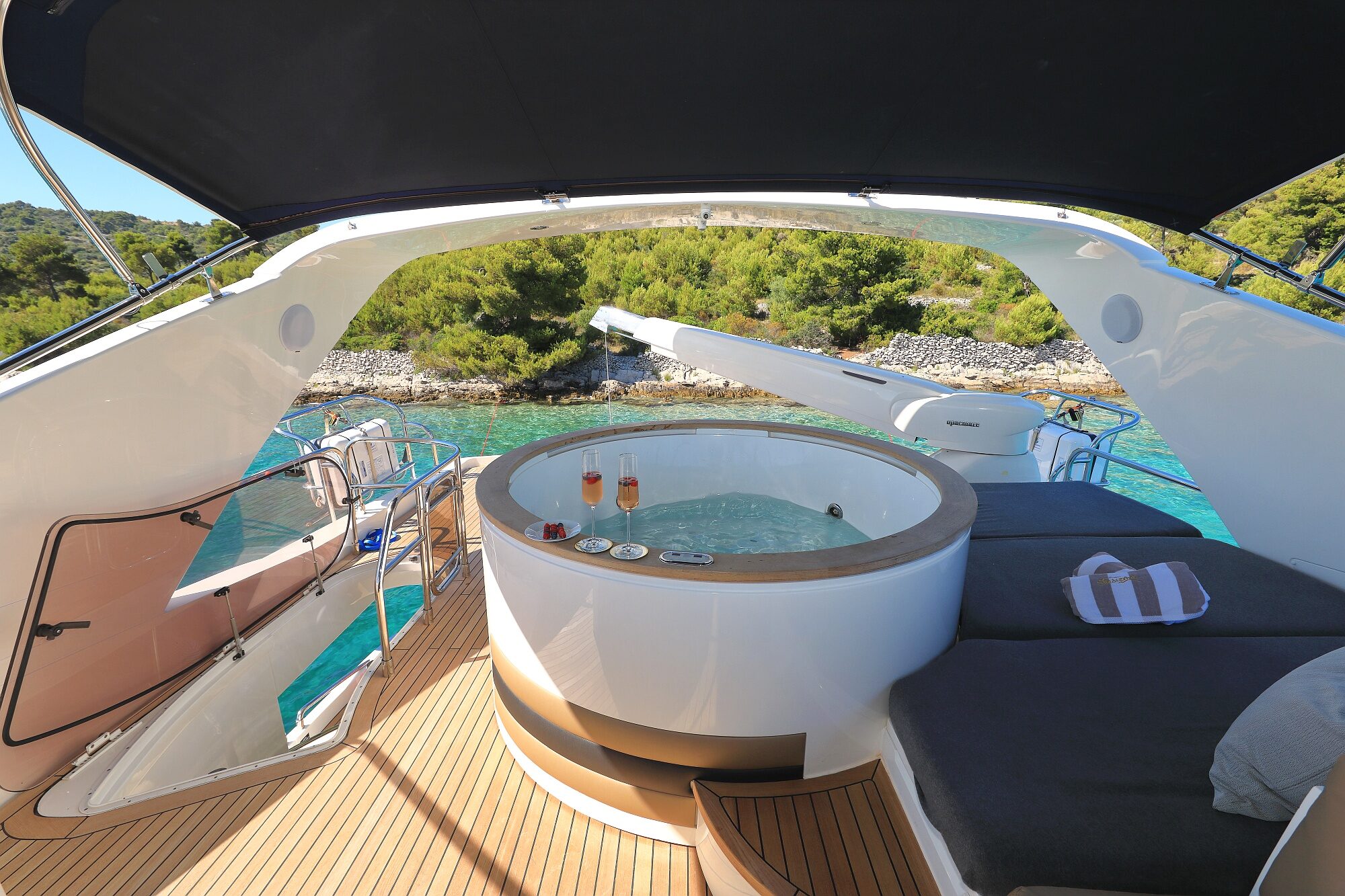 Insieme Jacuzzi sundeck