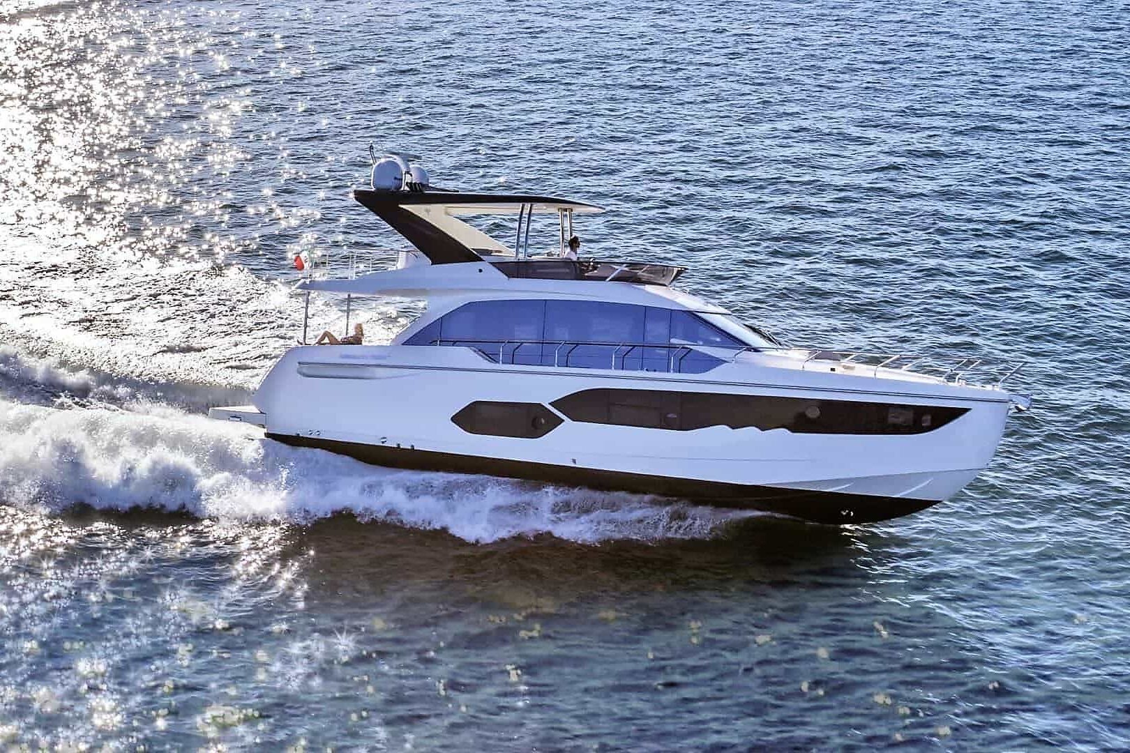 Motoryacht Absolute 58 Fly side view