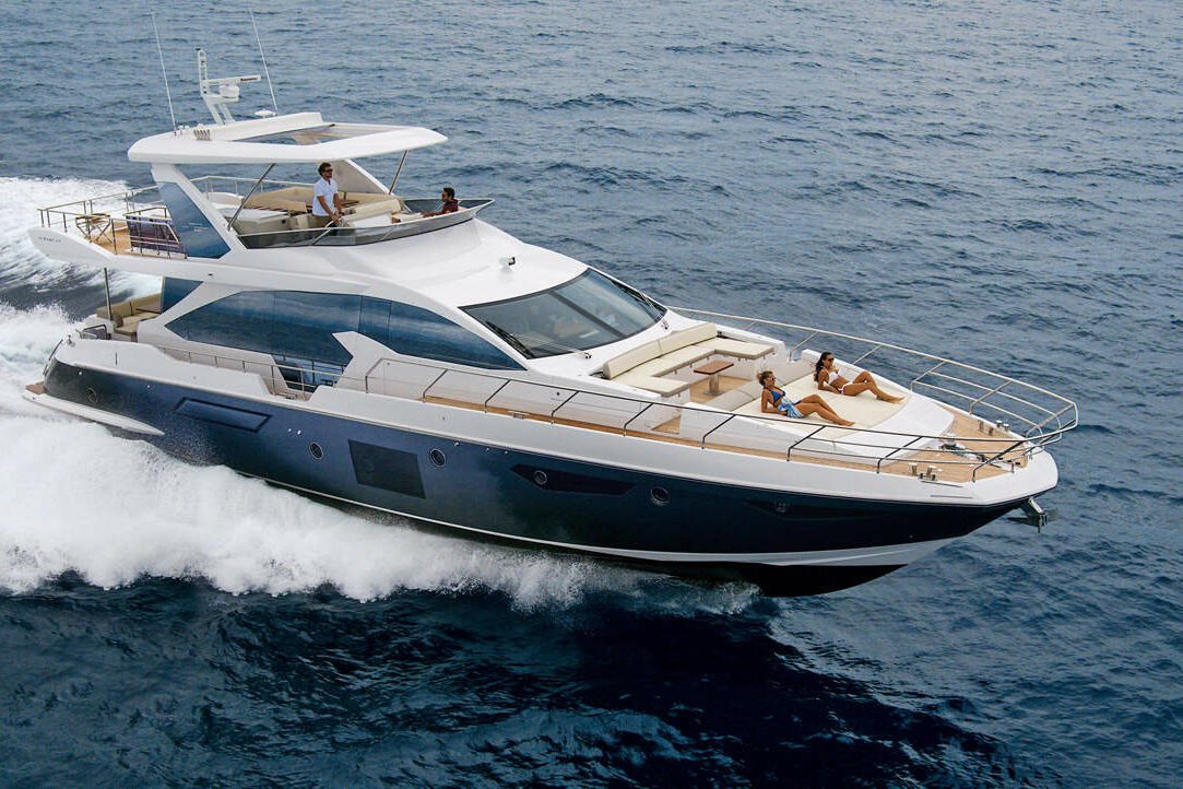 Azimut 72 Fly motoryacht review