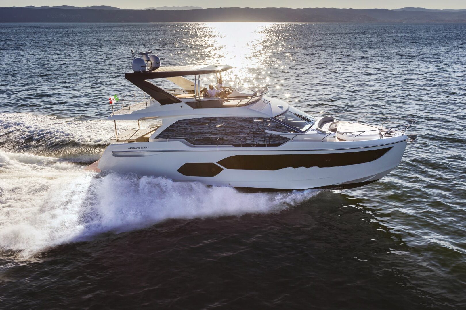 Absolute 58 Fly motoryacht review